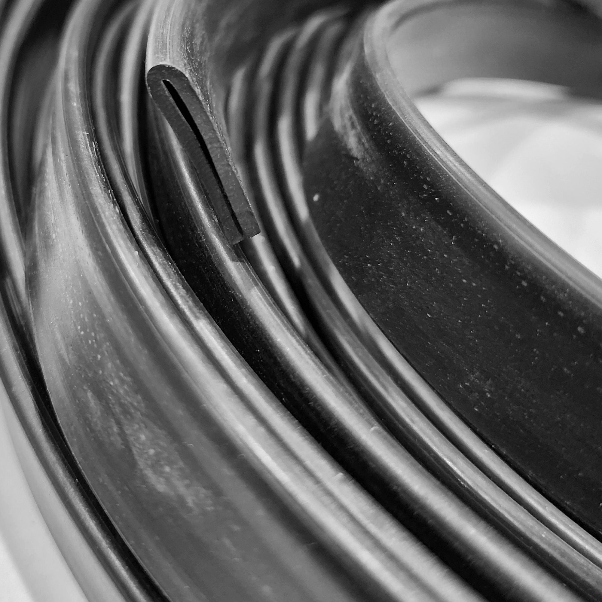 U Shape 39-8801 (529) per metre
