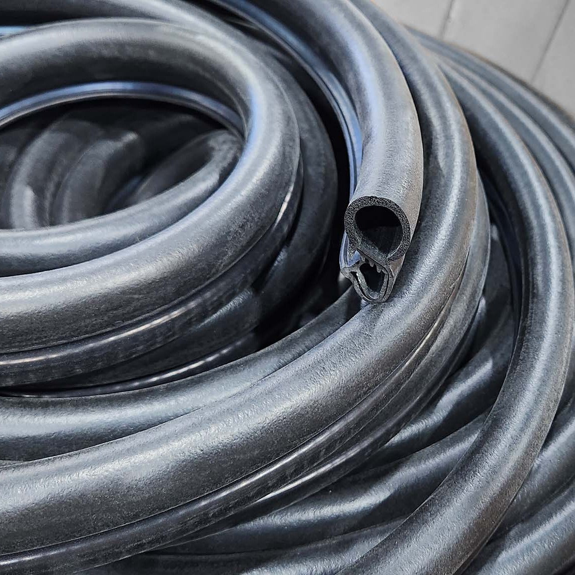Pinchweld 66-060 Side Seal F100 per mtr