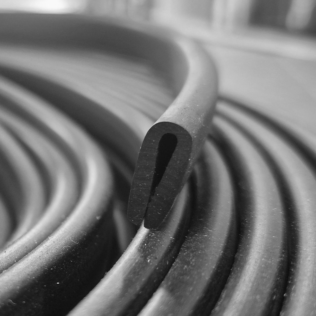 U Shape 39-590 per metre