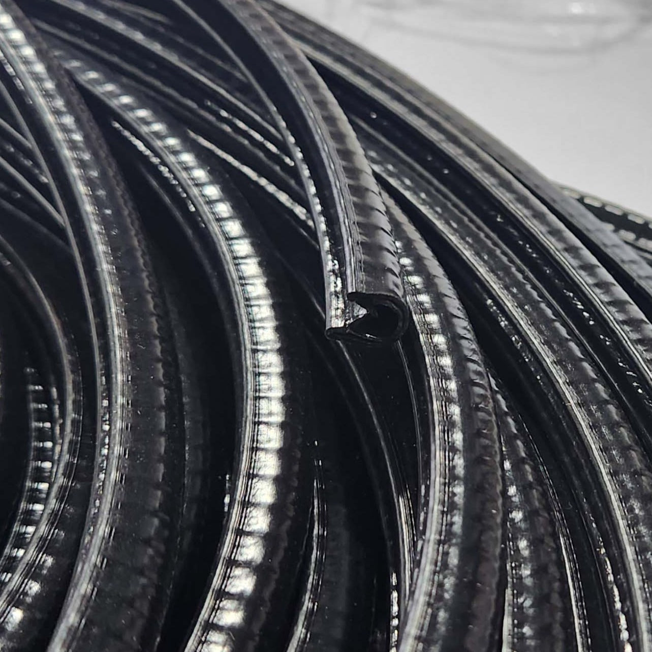 Pinchweld 66-035 19mm Black per metre