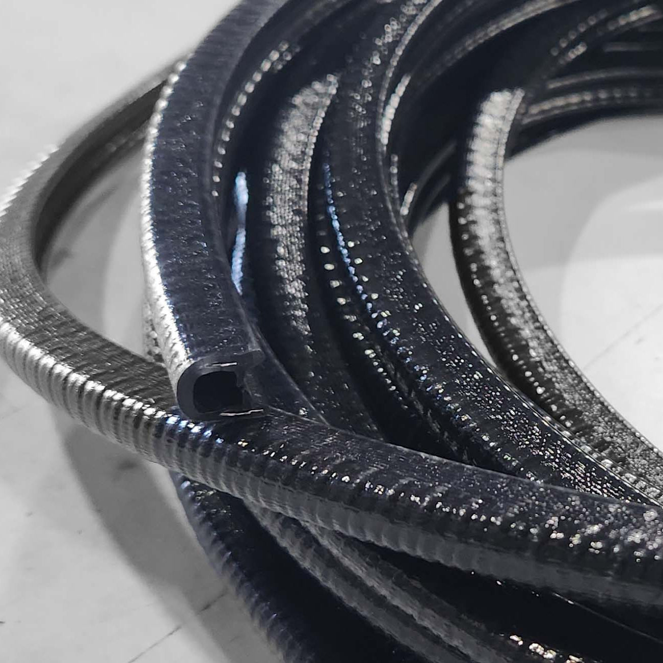 Pinchweld 66-037 25mm Black per metre
