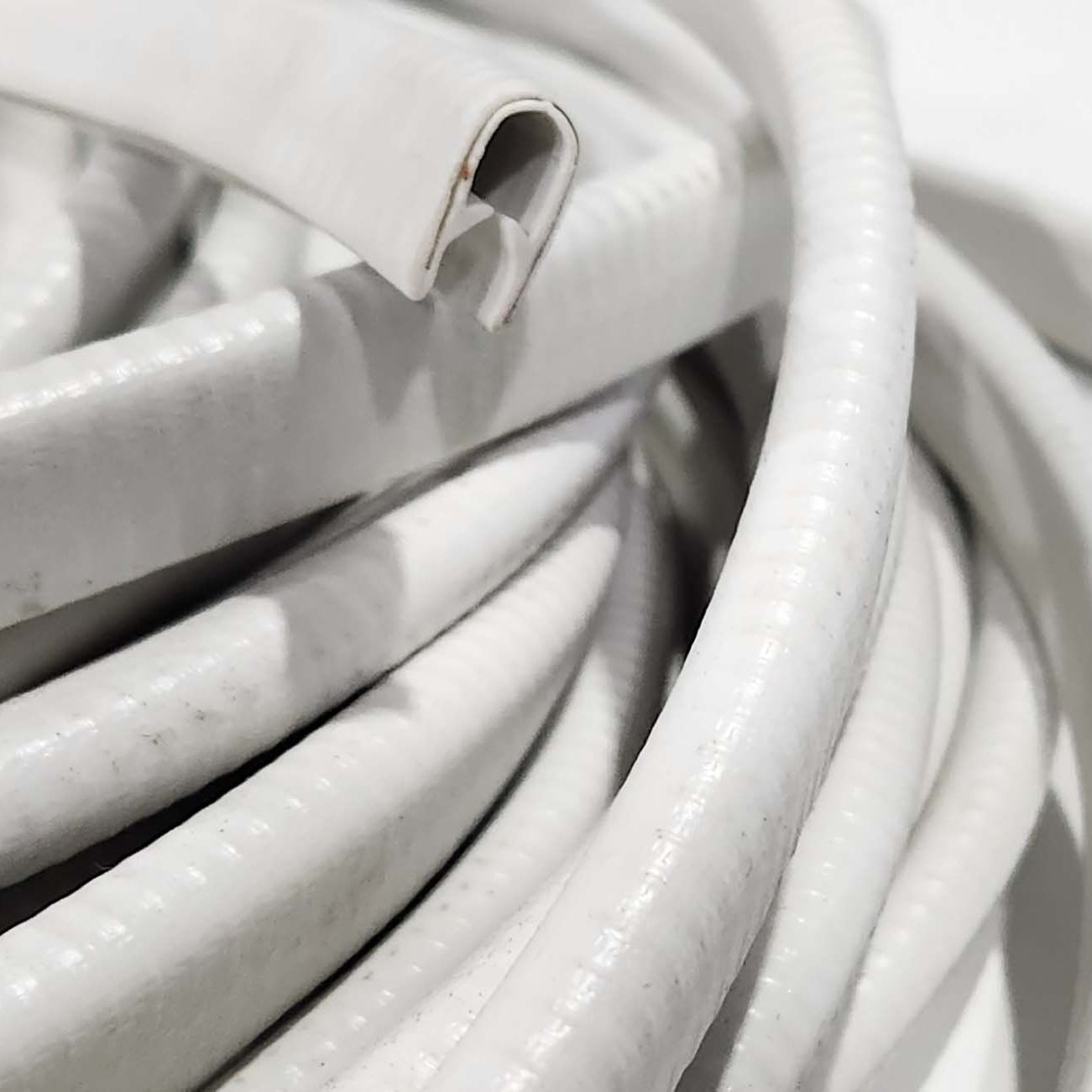 Pinchweld 66-8296W 32mm White per metre